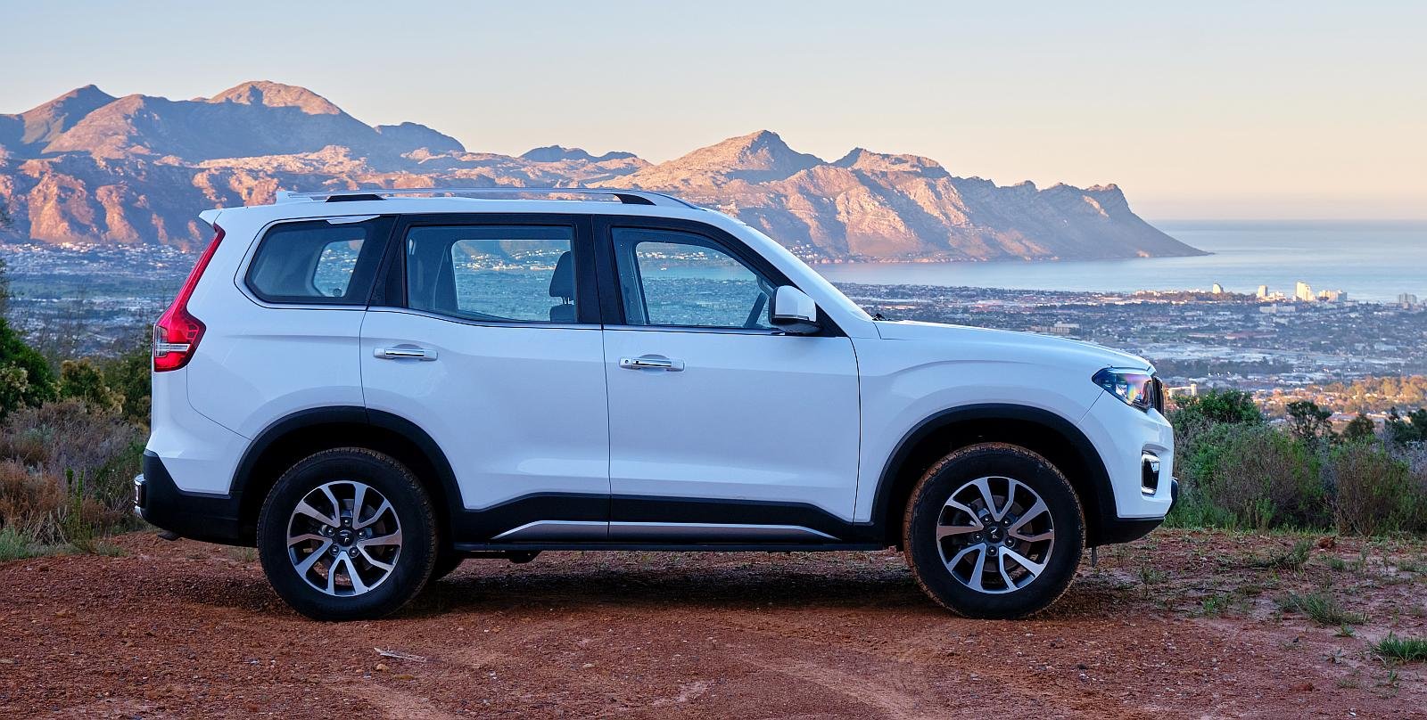 mahindra-scorpio-n-4xplore-white_00